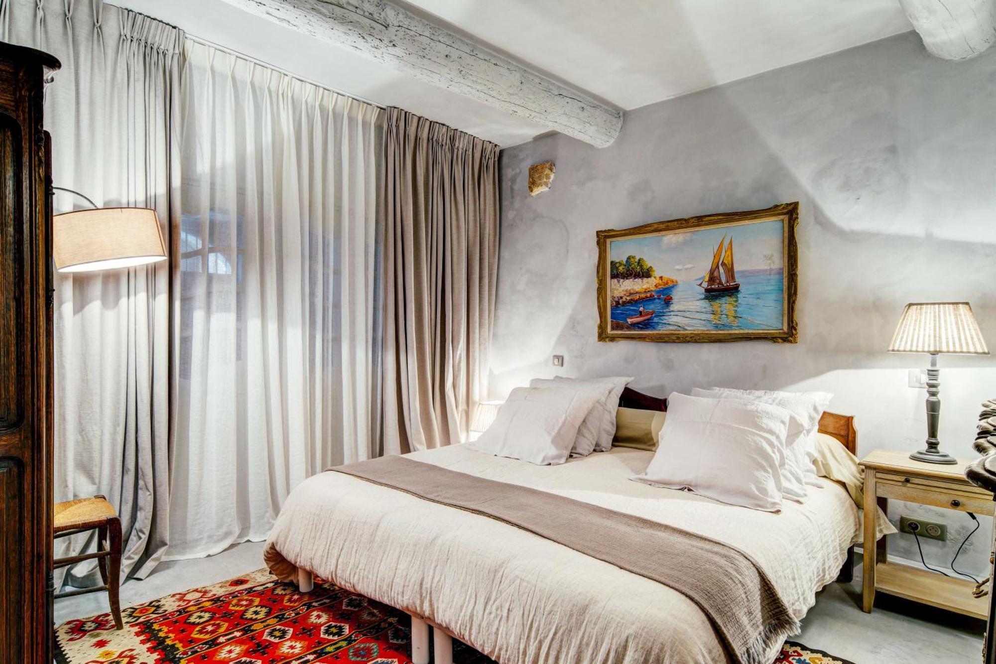 Charming In The Heart Of *